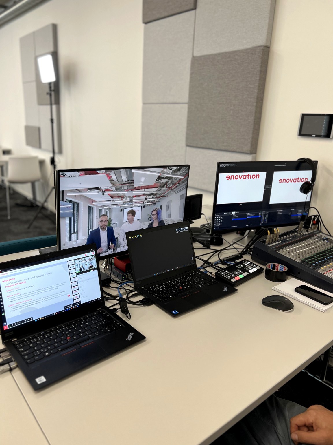 Produkce firemního webináře enovation, režie přenosu, prezentace a zvukový pult